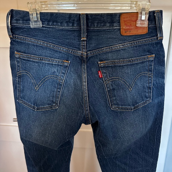 Levi’s button fly 501 jeans, size 25, medium wash, 99% cotton, 1% elastane. - Picture 3 of 13